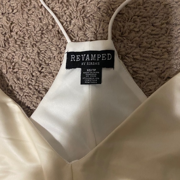 Sirens white v neck blouse - Picture 2 of 2